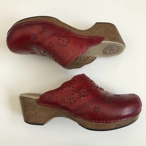 Dansko | Crimson Skylar mule clogs size 39